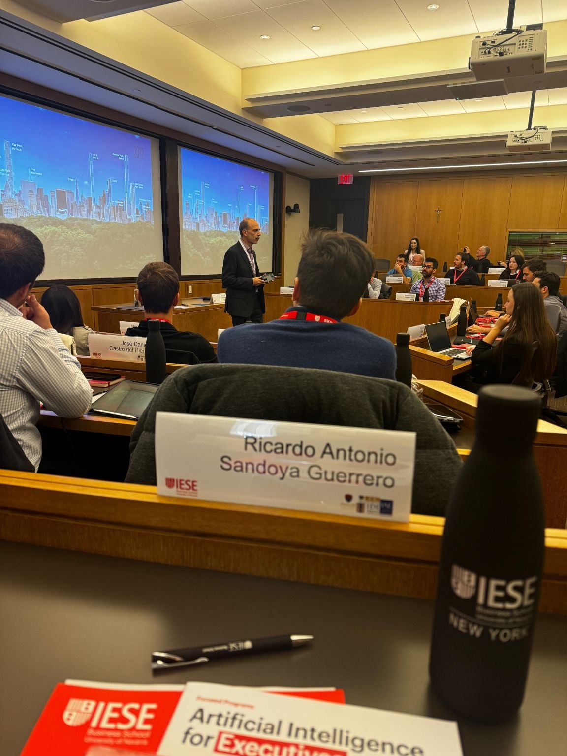 Ricardo Sandoya en el aula de IESE Business School en Nueva York